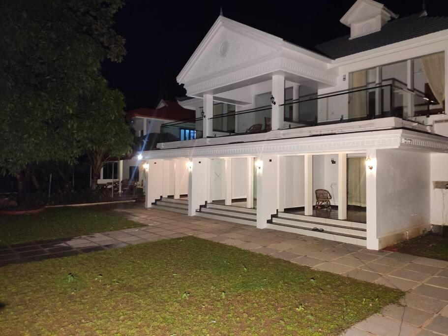 Riveria Portico - River Side 6 Bedroom Private Pool Bungalow North Paravur Exterior foto