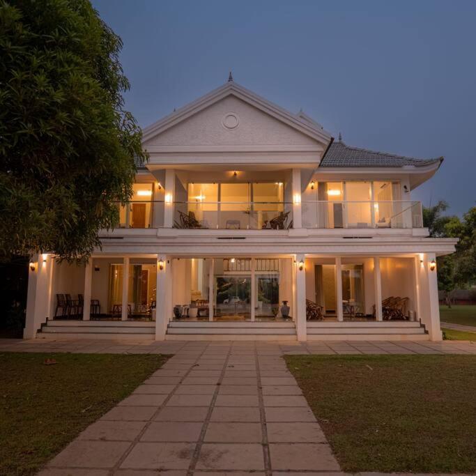 Riveria Portico - River Side 6 Bedroom Private Pool Bungalow North Paravur Exterior foto