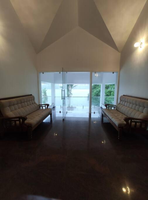 Riveria Portico - River Side 6 Bedroom Private Pool Bungalow North Paravur Exterior foto
