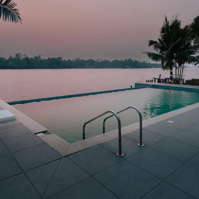 Riveria Portico - River Side 6 Bedroom Private Pool Bungalow North Paravur Exterior foto